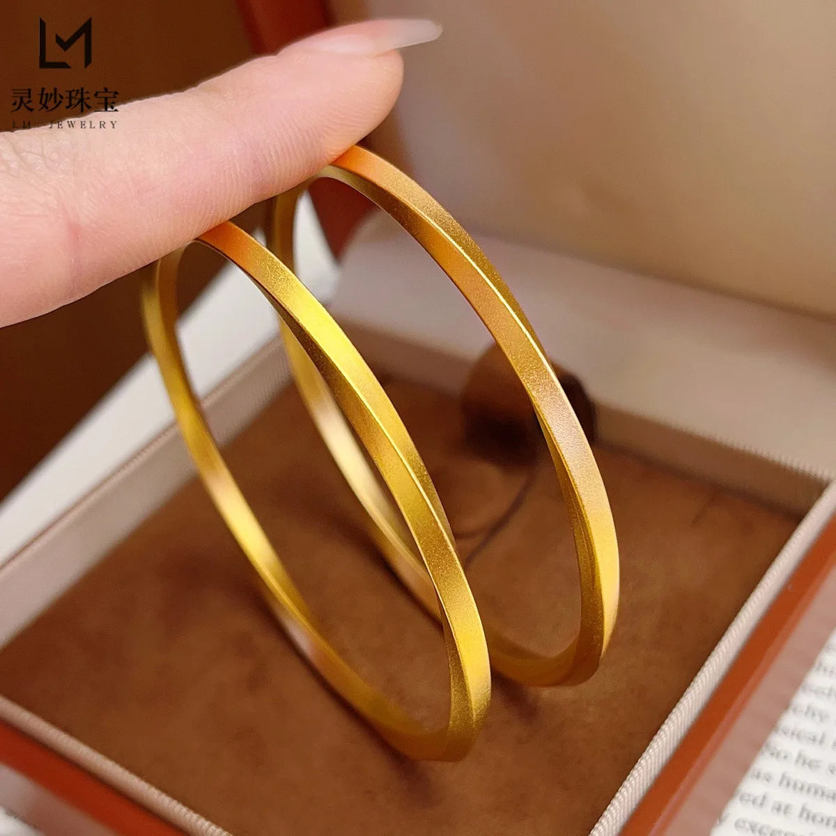 Solid Mobius Fixed Bangle Women's 24K Gold AU999 - Infinite Love Design, Solid Feel, Daily Elegance