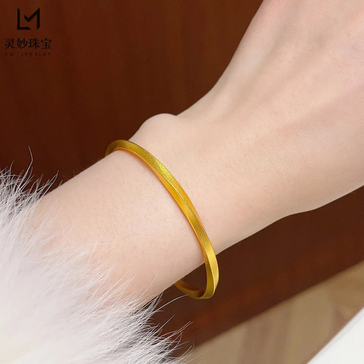 Solid Mobius Fixed Bangle Women's 24K Gold AU999 - Infinite Love Design, Solid Feel, Daily Elegance