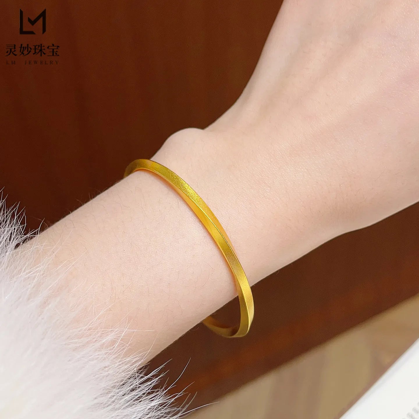 Solid Mobius Fixed Bangle Women's 24K Gold AU999 - Infinite Love Design, Solid Feel, Daily Elegance