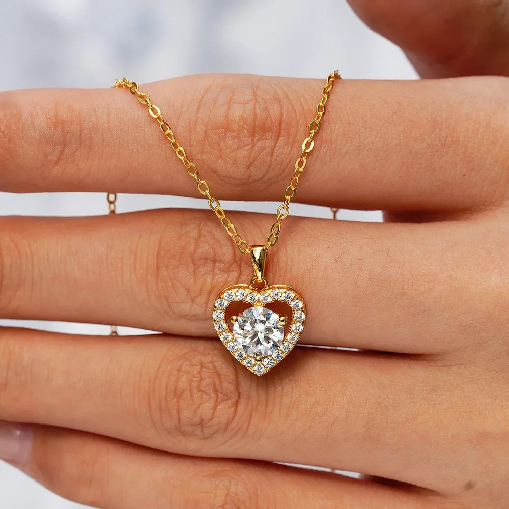 Luxury 100% Real 18k Gold  Women's Heart-shaped Love Pendant Clavicle Chain Moissanite Necklace
