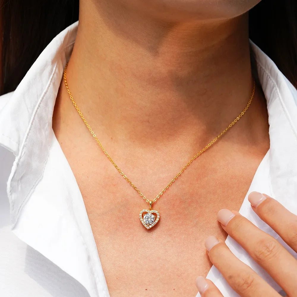 Luxury 100% Real 18k Gold  Women's Heart-shaped Love Pendant Clavicle Chain Moissanite Necklace